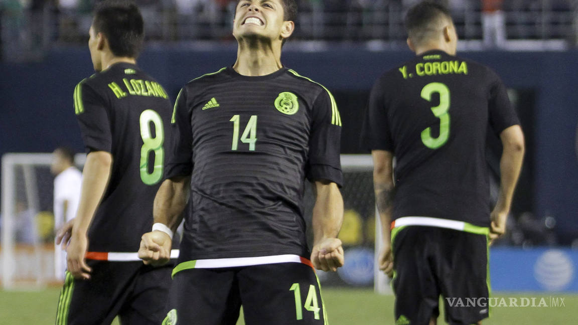 ‘Chicharito’ celebra con el gol del triunfo en su cumpleaños