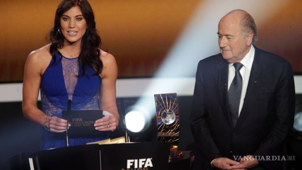 Exjugadora de EU acusa a Blatter de acoso sexual