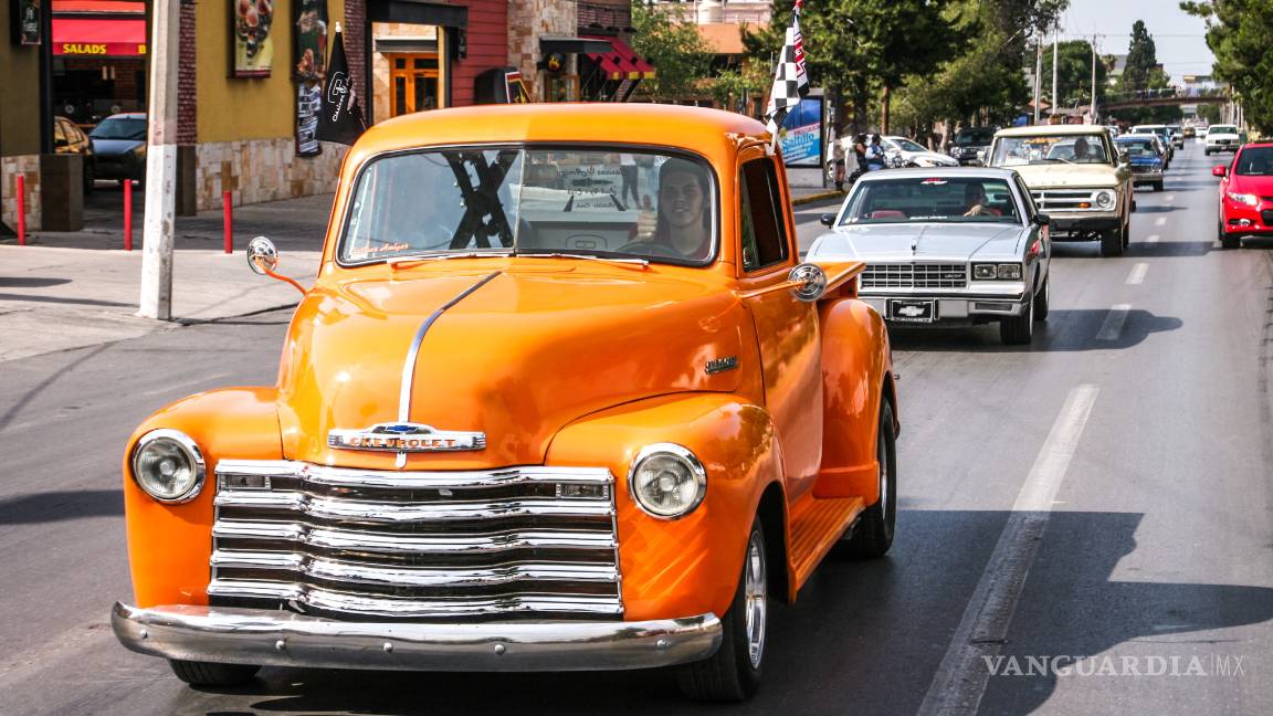 $!Autos Clásicos ruedan por las calles de Saltillo