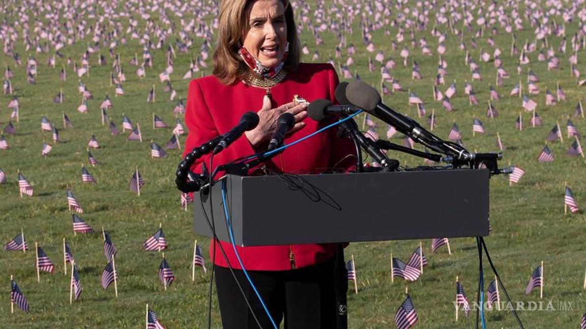 $!Miles de banderas de EU lloran a las 200 mil personas muertas por COVID-19 (fotogalería)