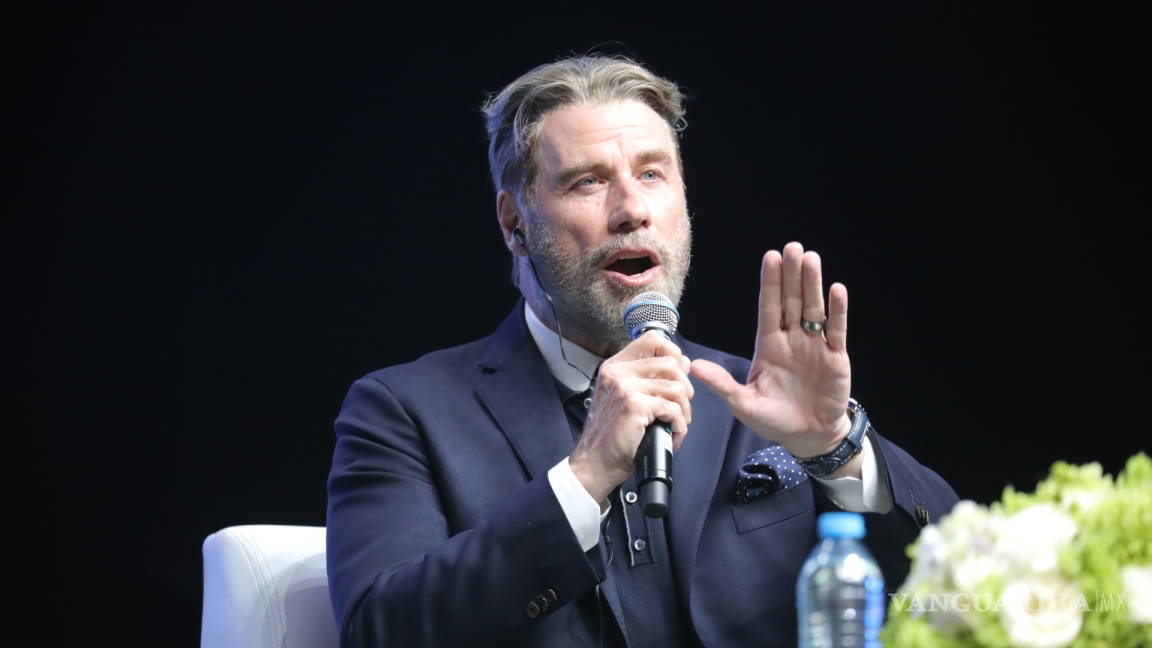 $!Pide John Travolta a jóvenes mexicanos hacer las cosas con sentido social
