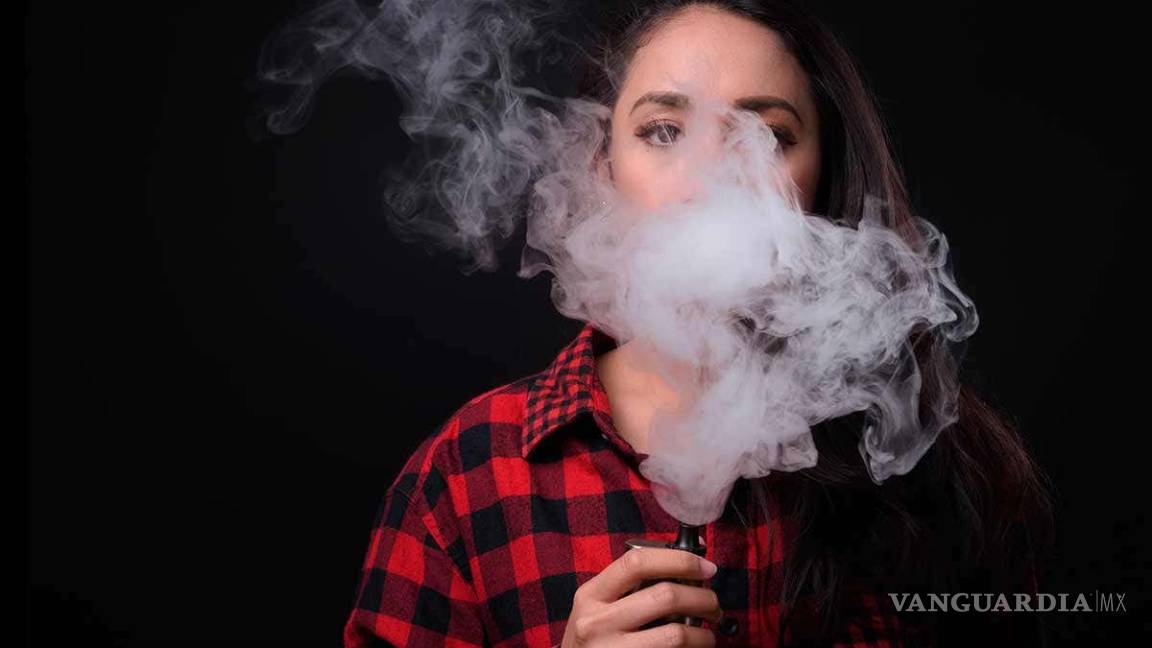 $!Decreta Trump prohibición a venta de cigarros electrónicos de sabores por misteriosa epidemia