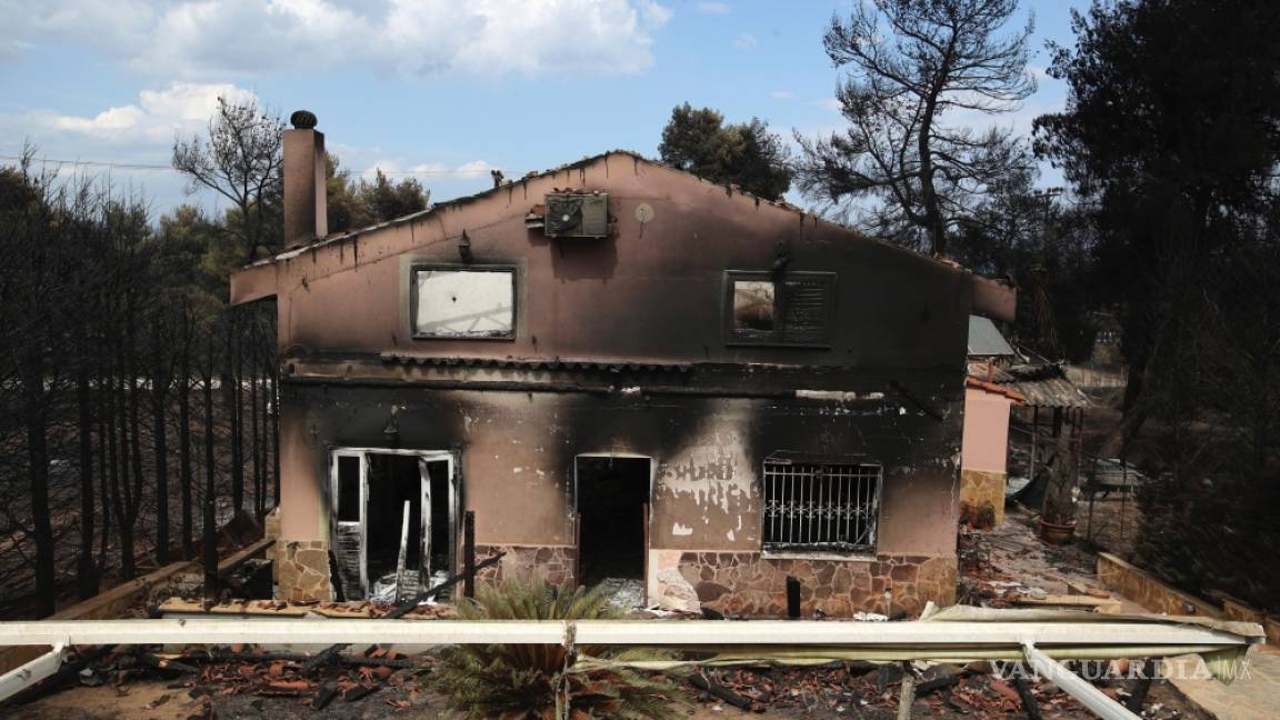Incendio en Grecia deja luto nacional por decreto, van 74 víctimas al día de hoy