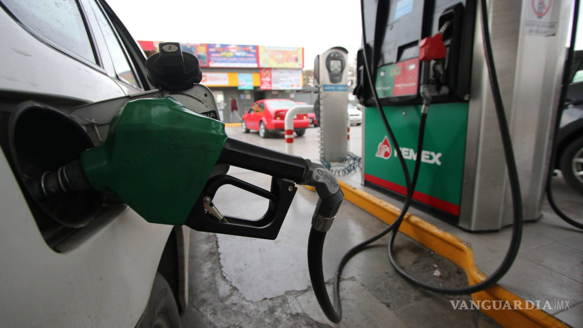 Nueve autos dañados por gasolina contaminada; restablecen servicio
