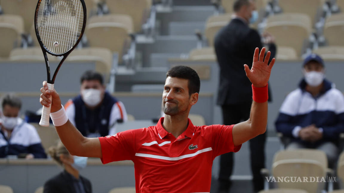 Djokovic avanza a tercera ronda en Roland Garros