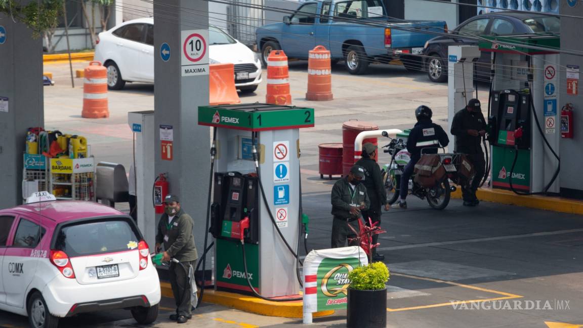 Consumen mexicanos menos gasolina por aumento de precio