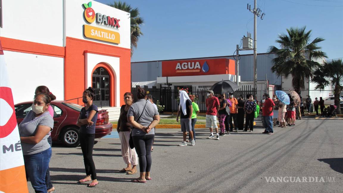 $!Continúan Banco de Alimentos y restauranteros con entrega de platillos en Saltillo