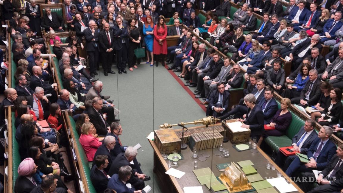 Parlamento descarta un brexit abrupto, la nube de la incertidumbre sigue sobre el Reino Unido