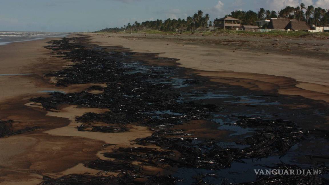 Se acaba el 'Paraíso'; Tabasco cierra playas de municipio por masivo derrame de aceite