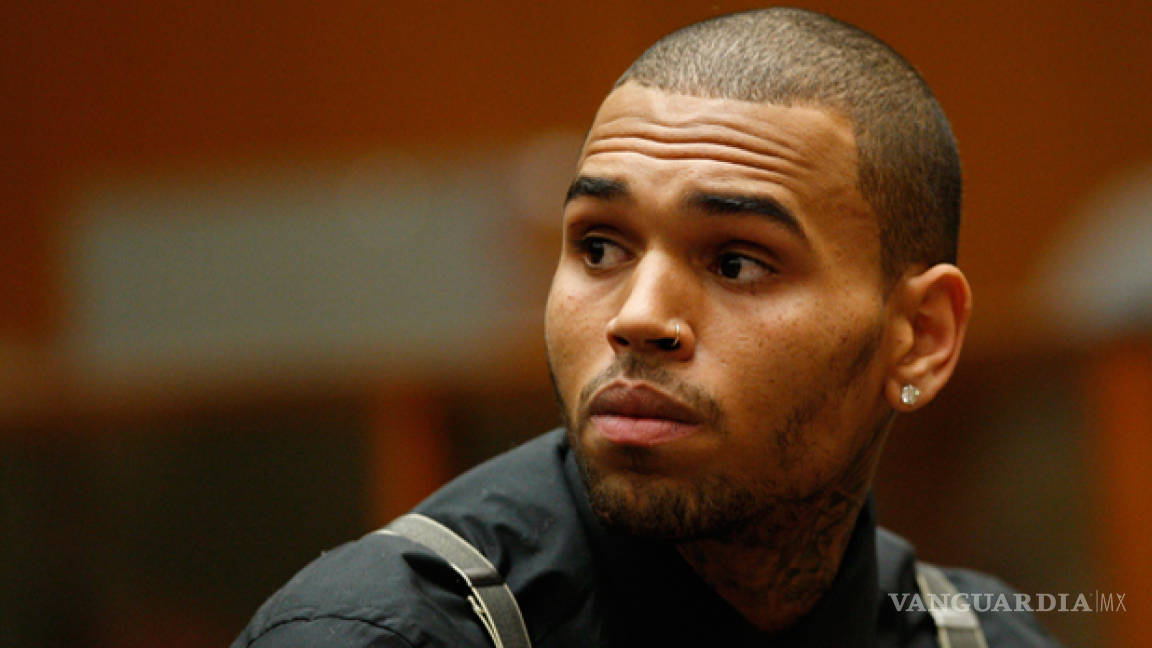 Chris Brown es acusado de amenazar con pistola a una mujer