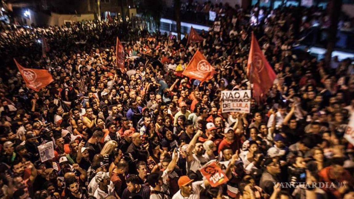 $!Bloqueos y protestas en Brasil contra prisión para Lula da Silva