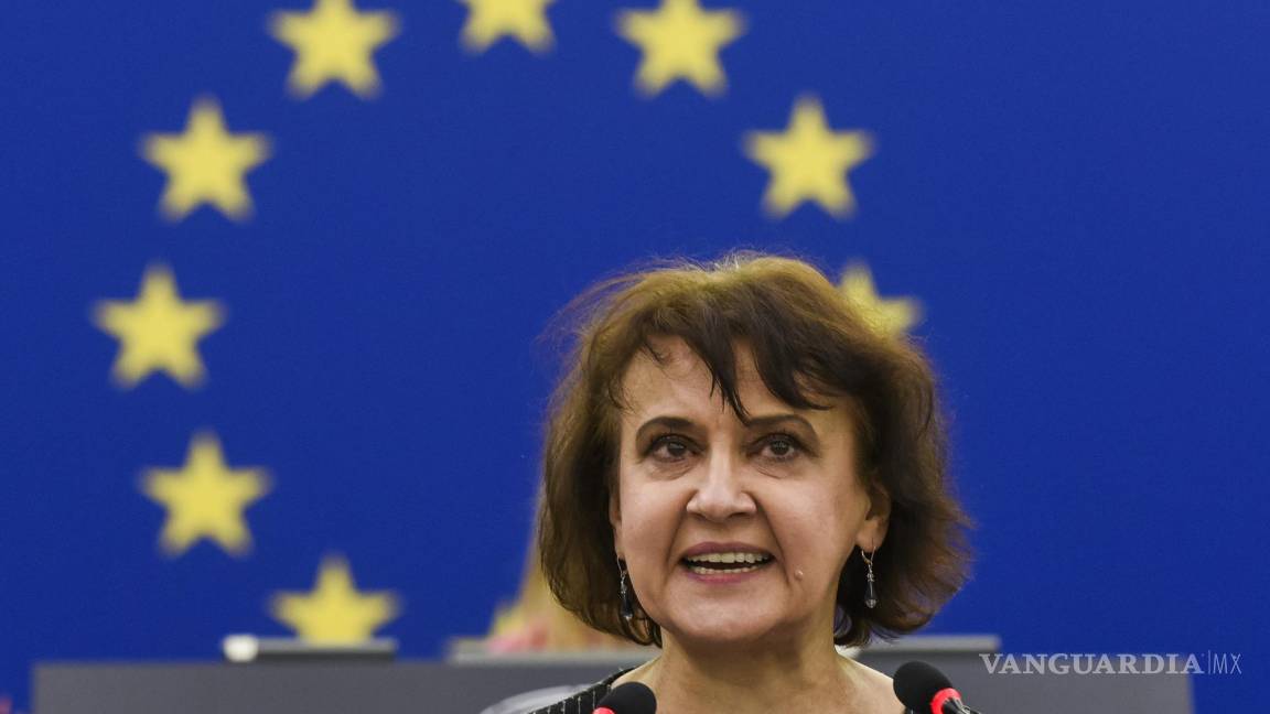 $!La novelista ucraniana Oksana Zabuzhko habla en el Parlamento Europeo para conmemorar el Día Internacional de la Mujer. AP/Pascal Bastien