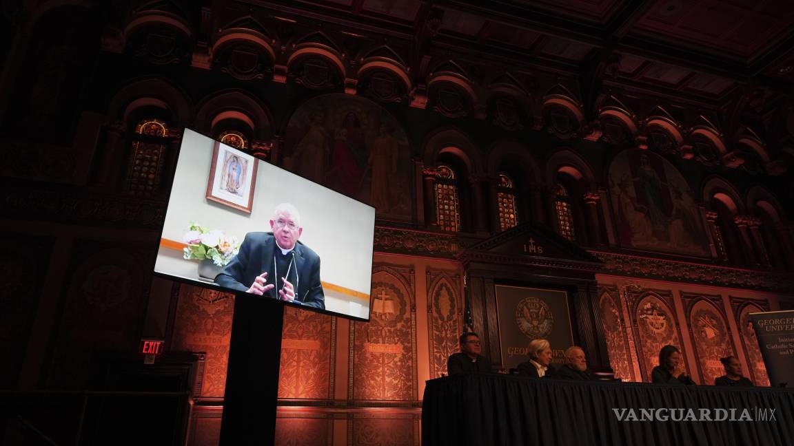 $!El arzobispo de Los Ángeles, José Gómez, habla sobre los efectos de la represión de la administración Trump contra los inmigrantes durante un panel en Washington.