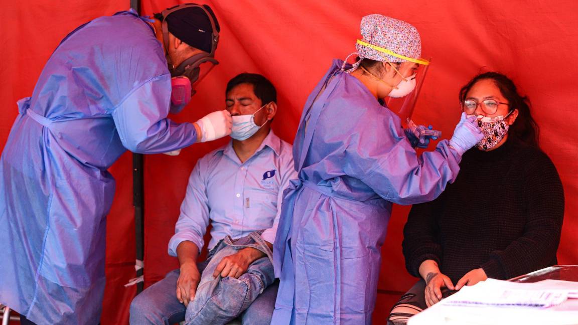 ‘Frena’ récord de contagios COVID en México pero sigue repunte con 43 mil 523 nuevos casos en un día