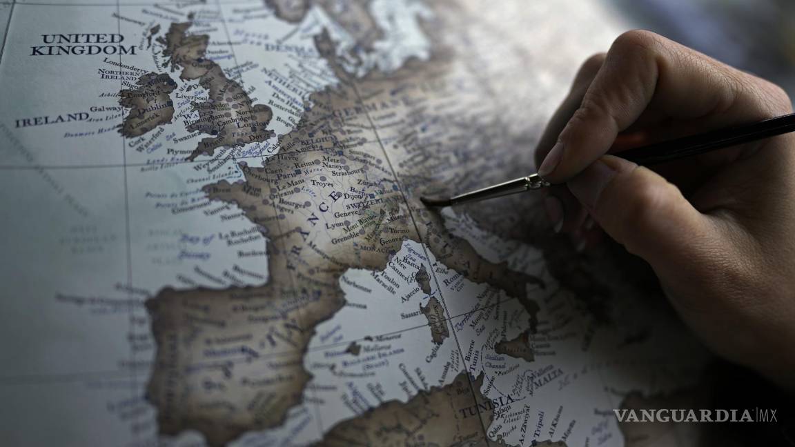 $!“¿Los globos terráqueos desempeñan un papel relevante en nuestra época? ”, se cuestina Jan Mokre,