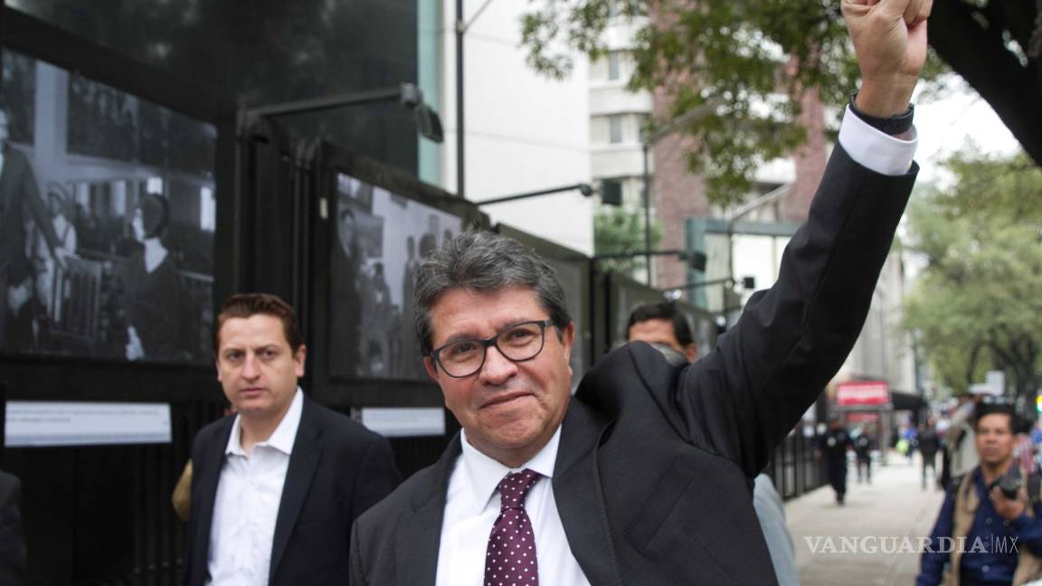 Morena quiere legisladores 'de a pie': Ricardo Monreal propone quitar vehículos a senadores y subastarlos