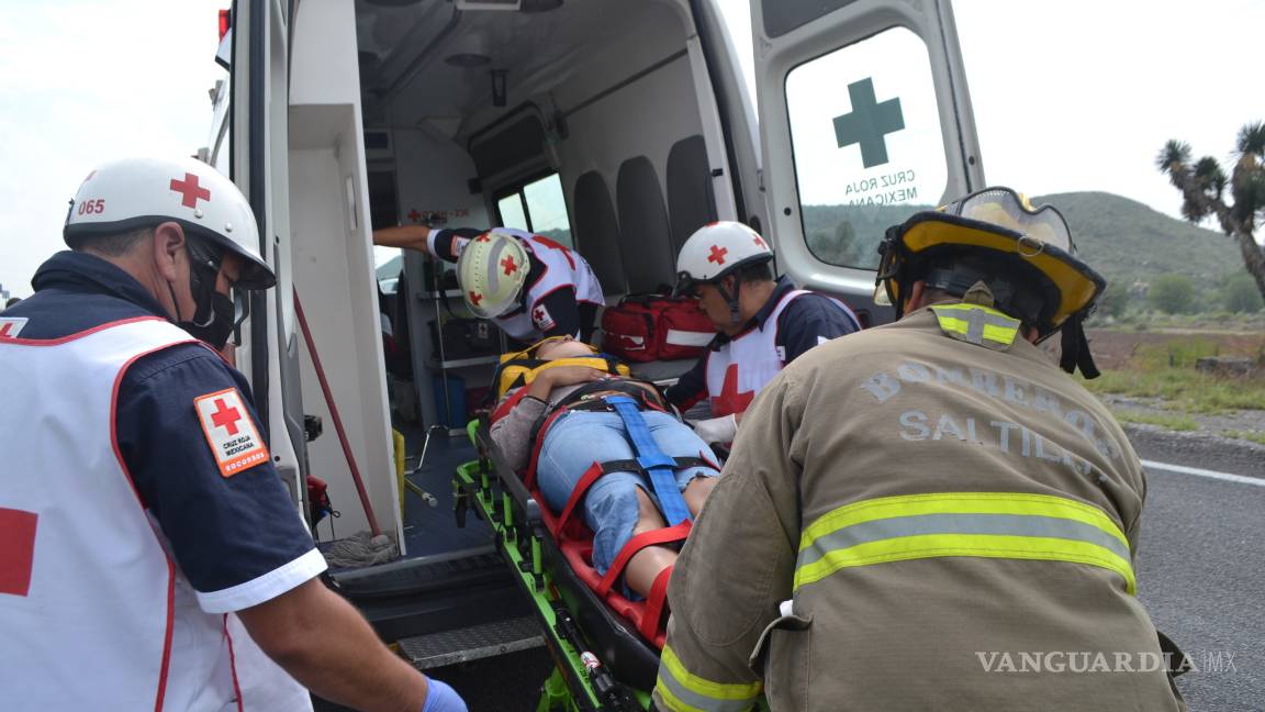 $!Ebrio vuelca y abandona a compañeros de parranda