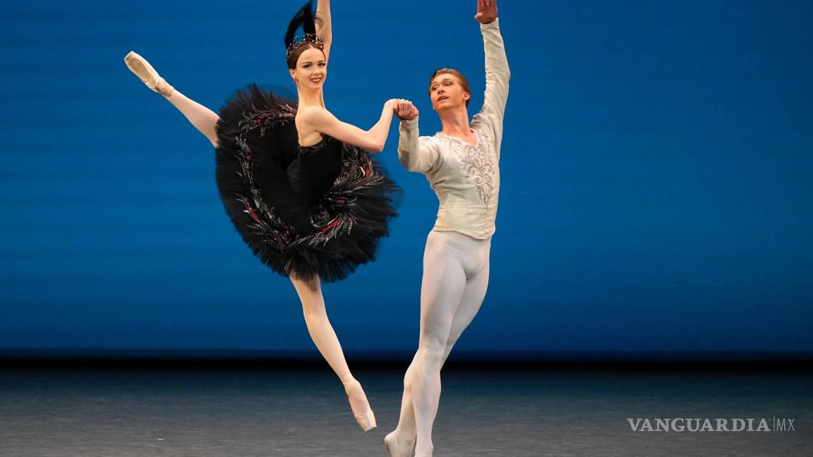 Así es como bailarines de varios países buscan un lugar en el Teatro Bolshoi de Moscú (fotos)