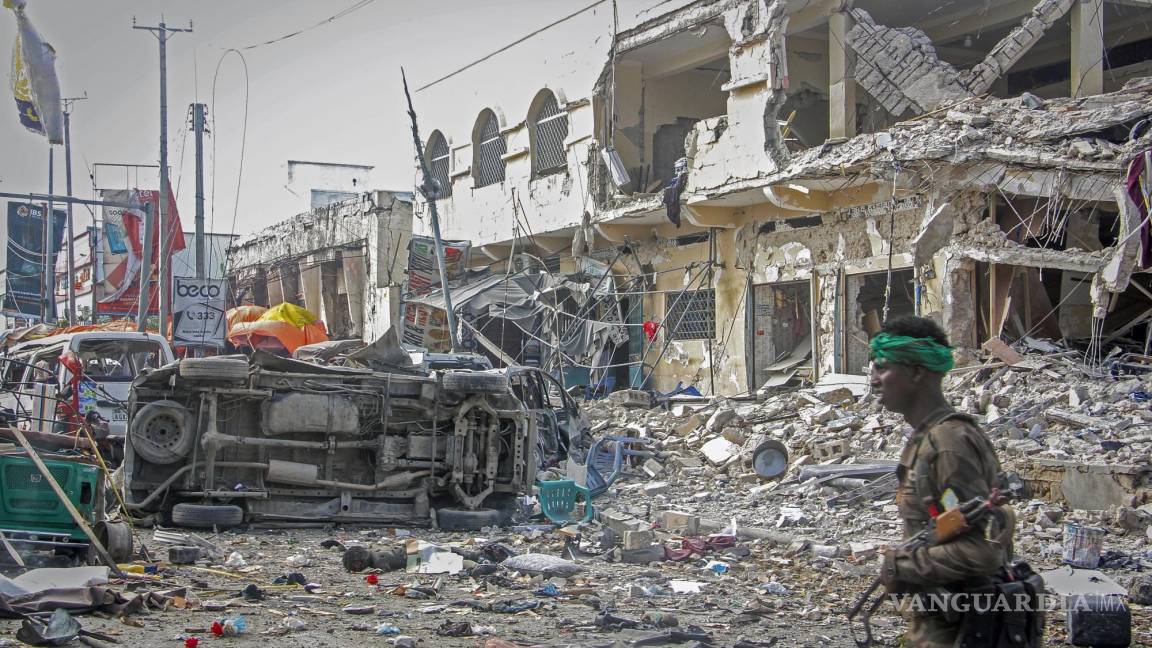 Levanta Somalia 30 cadáveres tras estallidos de coches bomba
