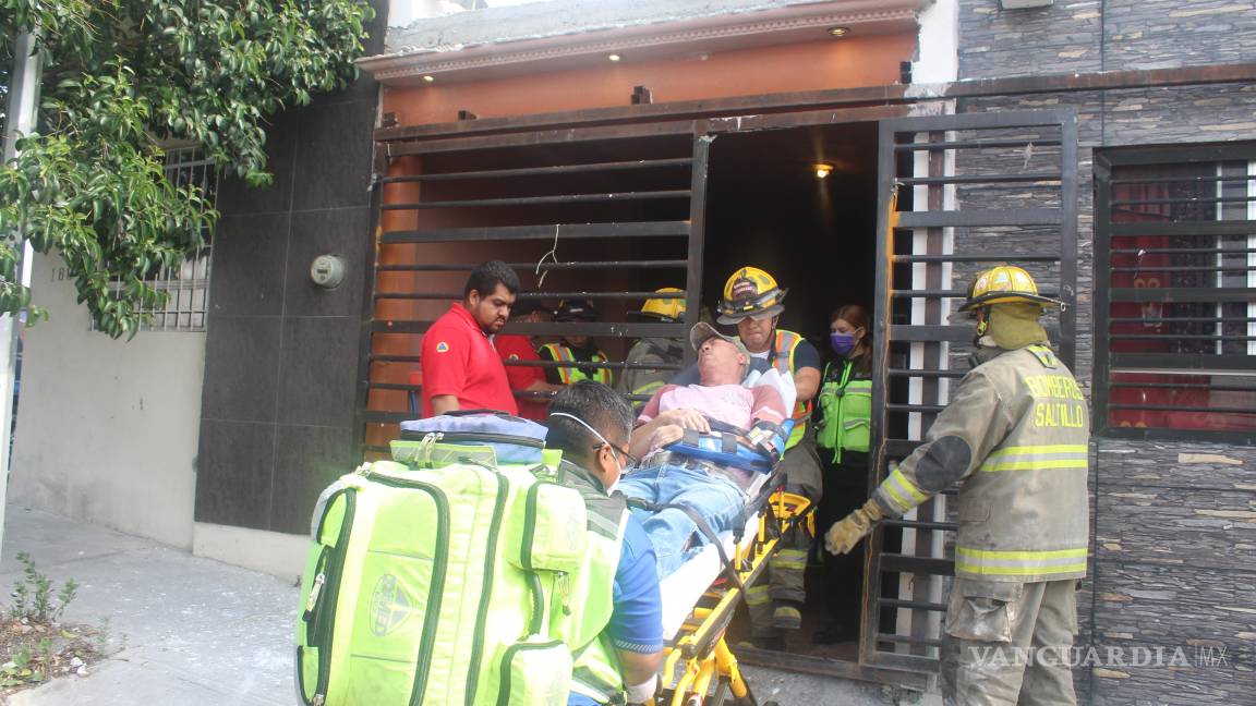 Dos albañiles lesionados tras caída de columnas de concreto en Hacienda Narro, en Saltillo