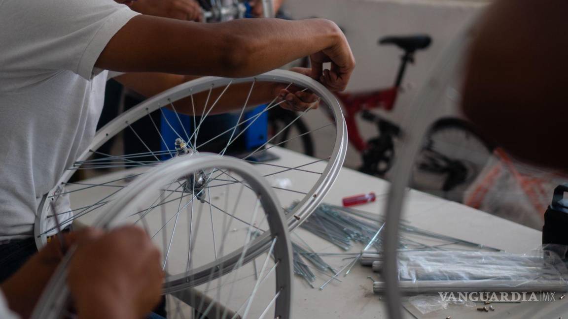 Enseñan mecánica de bicis a adolescentes privados de su libertad
