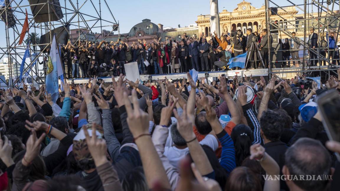 En Argentina, ‘blindan’ simpatizantes a vicepresidenta Cristina Fernández