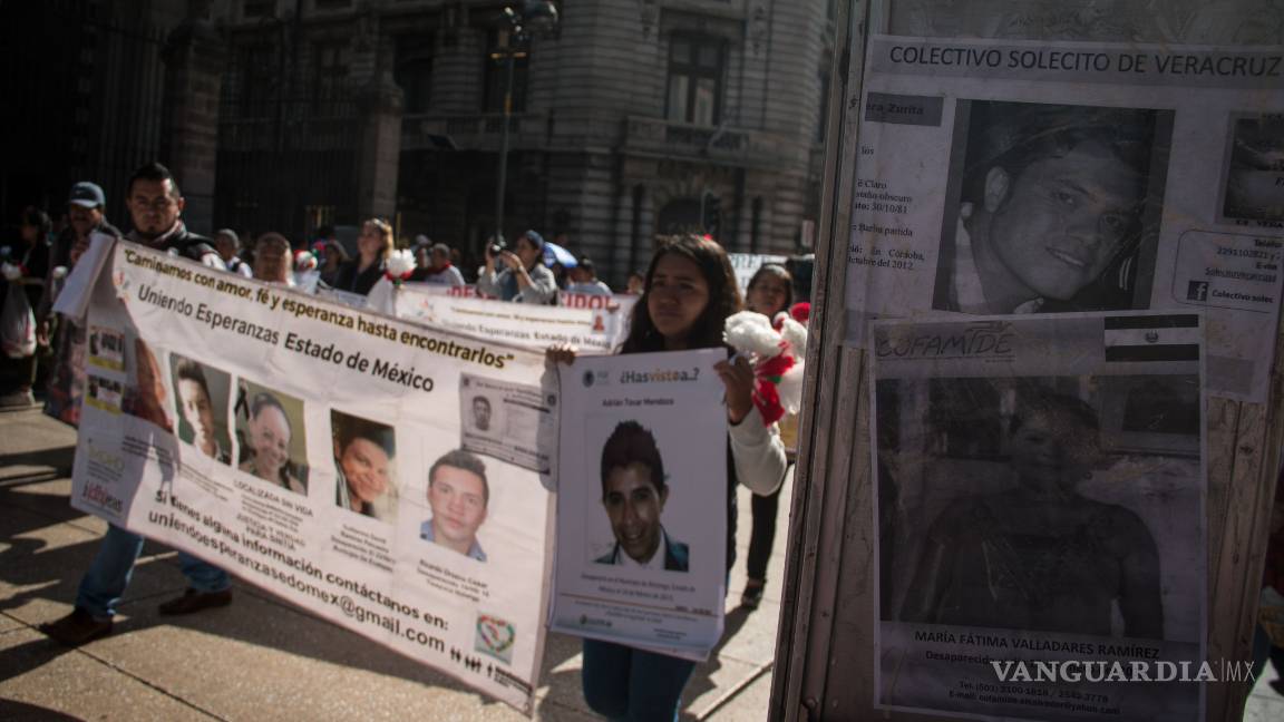 $!Protestan por sus desparecidos frente al Palacio Nacional (fotogalería)