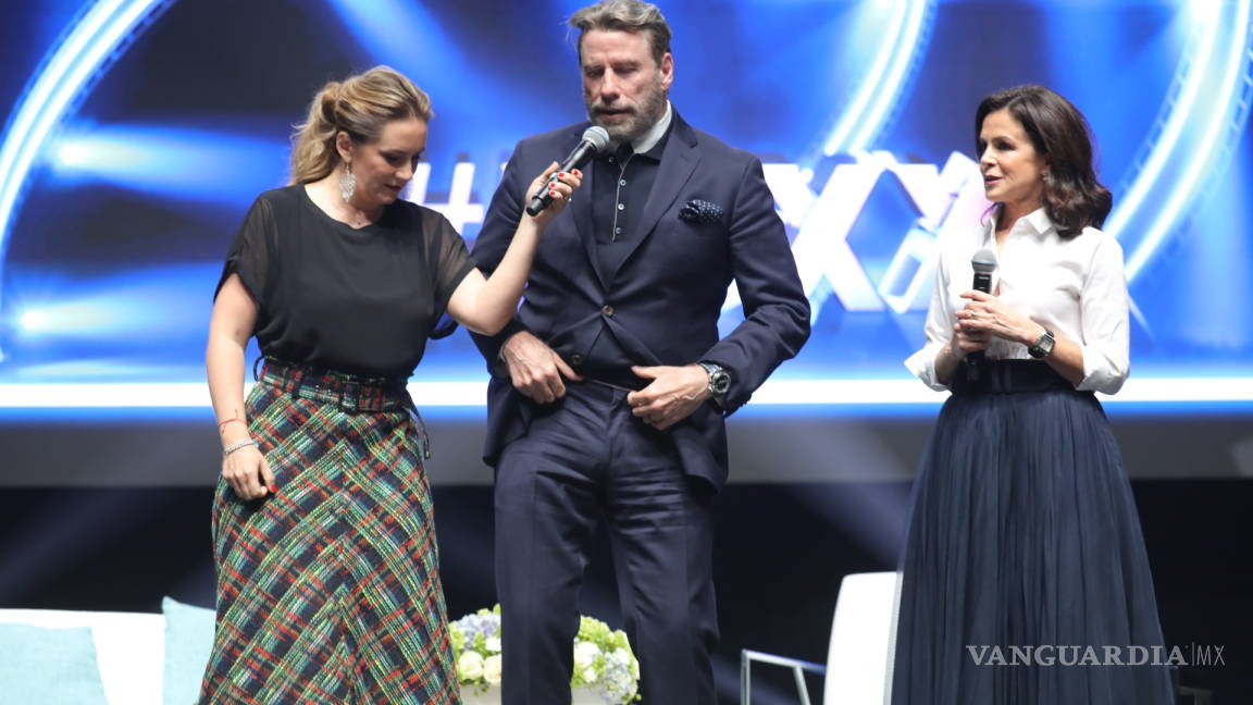 $!Pide John Travolta a jóvenes mexicanos hacer las cosas con sentido social