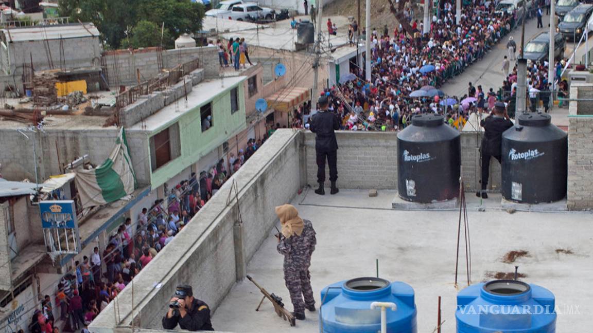 $!Peña Nieto inauguró teleférico en Ecatepec... rodeado de francotiradores (fotos)