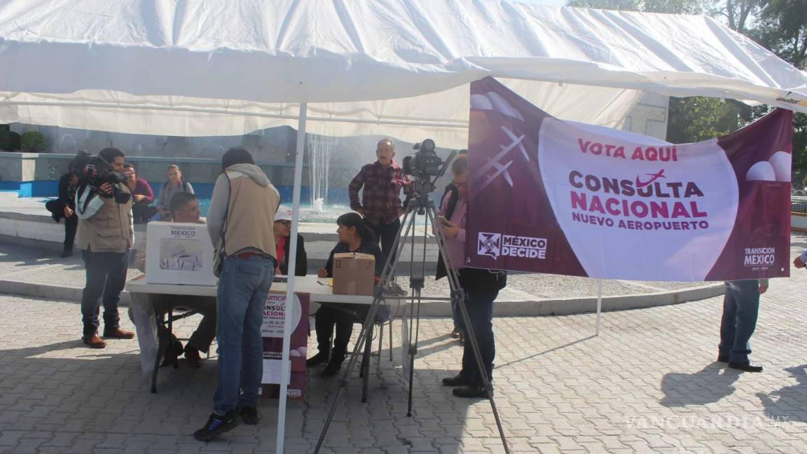 $!Delegado de AMLO en Coahuila defiende la consulta del NAIM pese a fallas