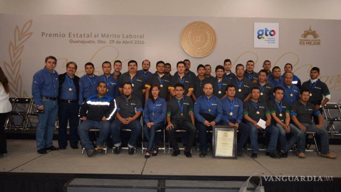 Recibe Evercast del GIS, diez galardones al Mérito Laboral