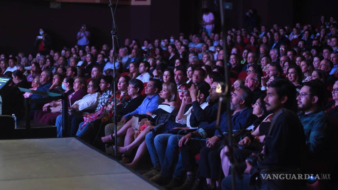$!Saltillenses disfrutaron de la presentación en el Teatro de la Ciudad.