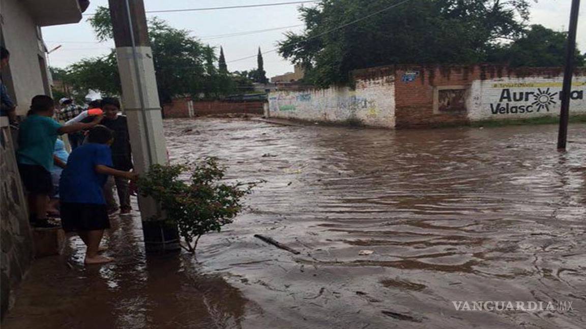 Se desborda arroyo en Jalisco; decenas de casas se inundan