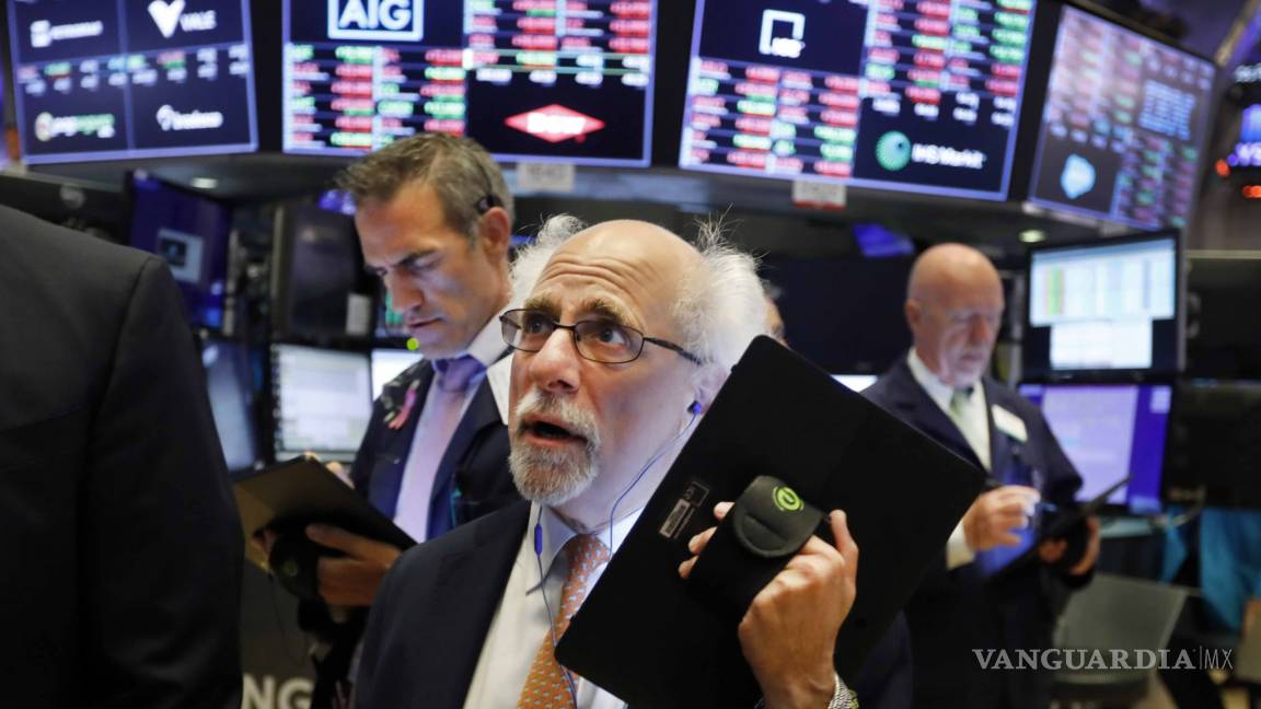 Dow Jones cierra por arriba de los 27 mil puntos por primera vez en su historia
