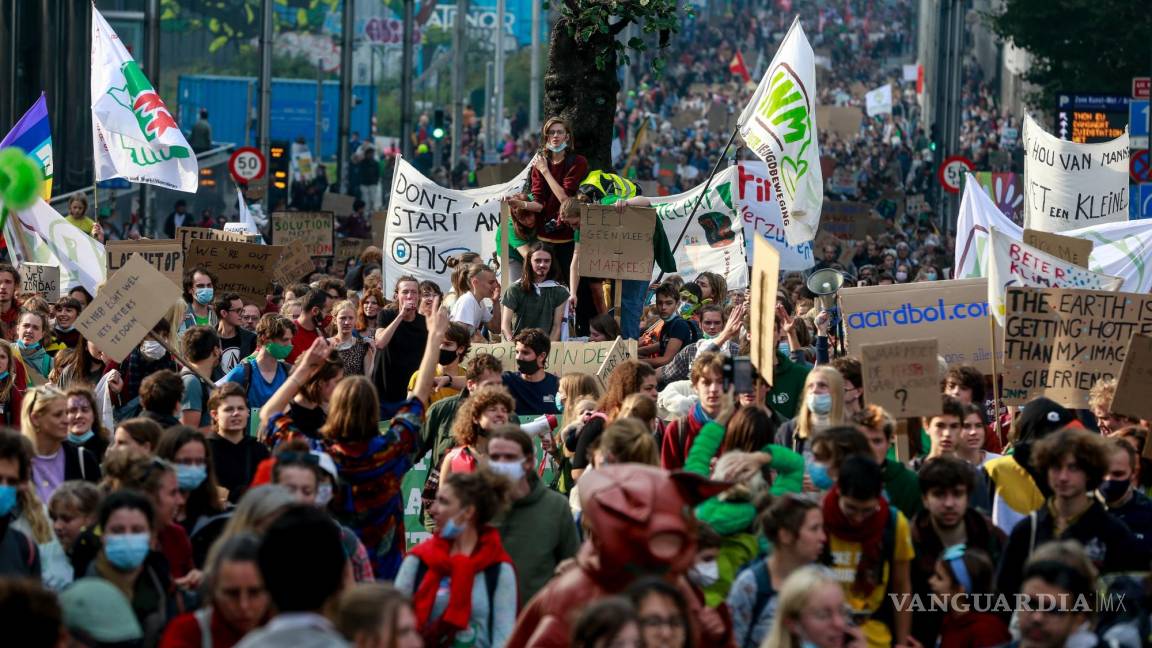 Miles marchan en Bruselas contra el cambio climático (imágenes)