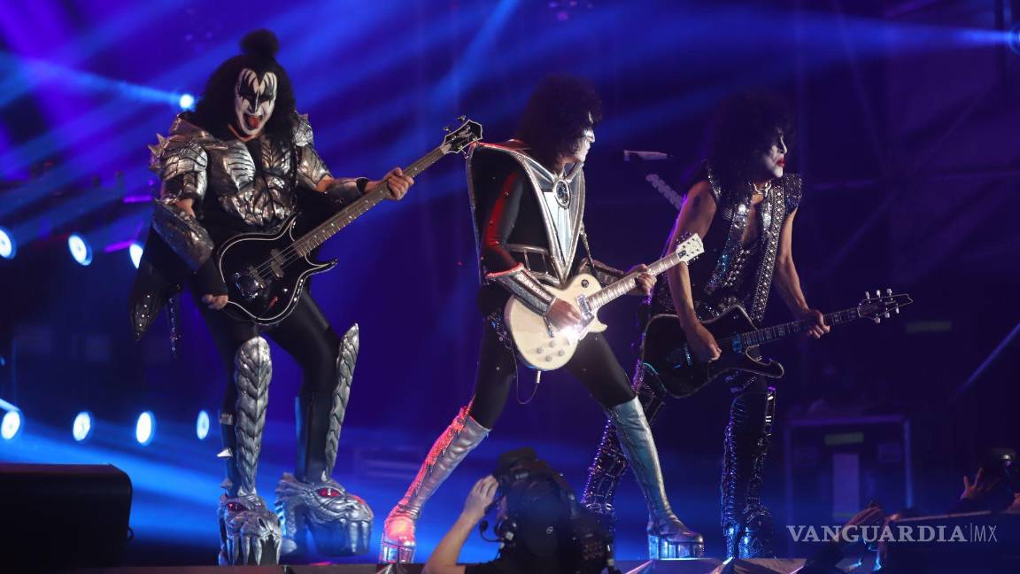 $!La agrupación enloqueció a los miles de fans que esperaban su show.