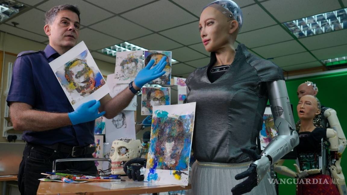 $!Sophia, un robot, vende una pieza de arte creada por por ella por más de 688 mil dólares
