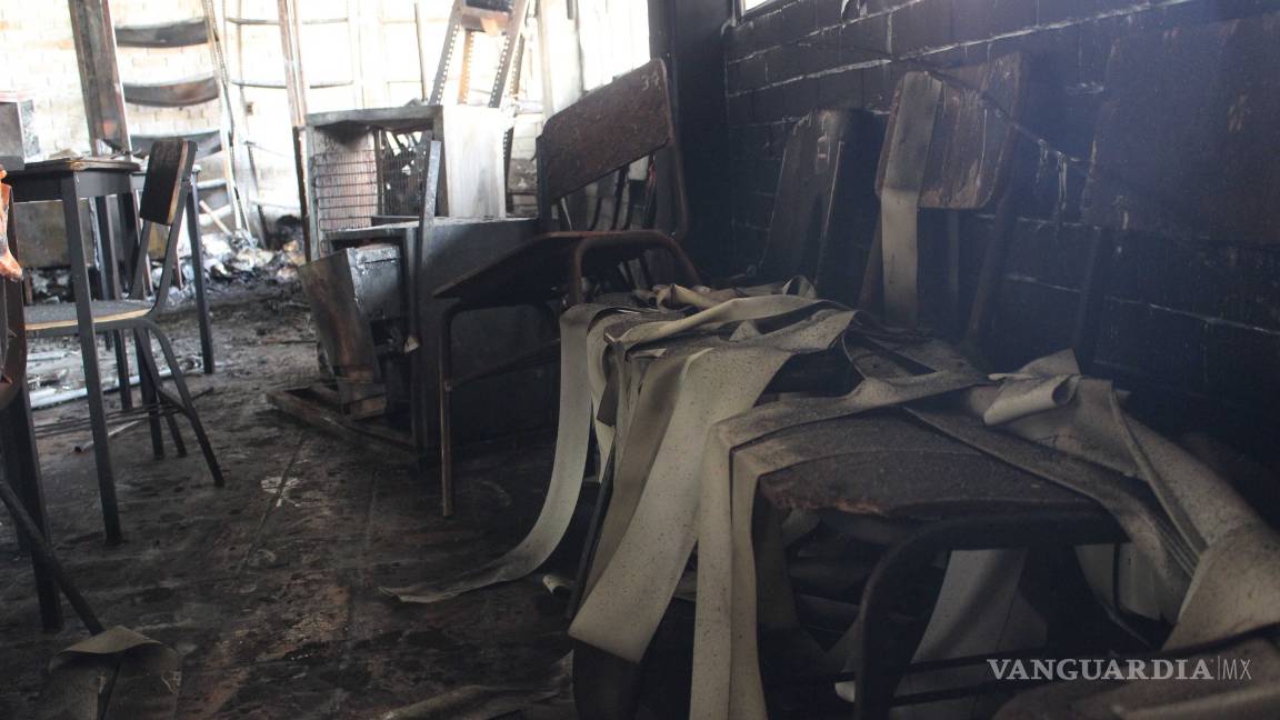 $!Pandilleros incendian biblioteca de Secundaria de Saltillo; pérdidas ascienden a 200 mil pesos