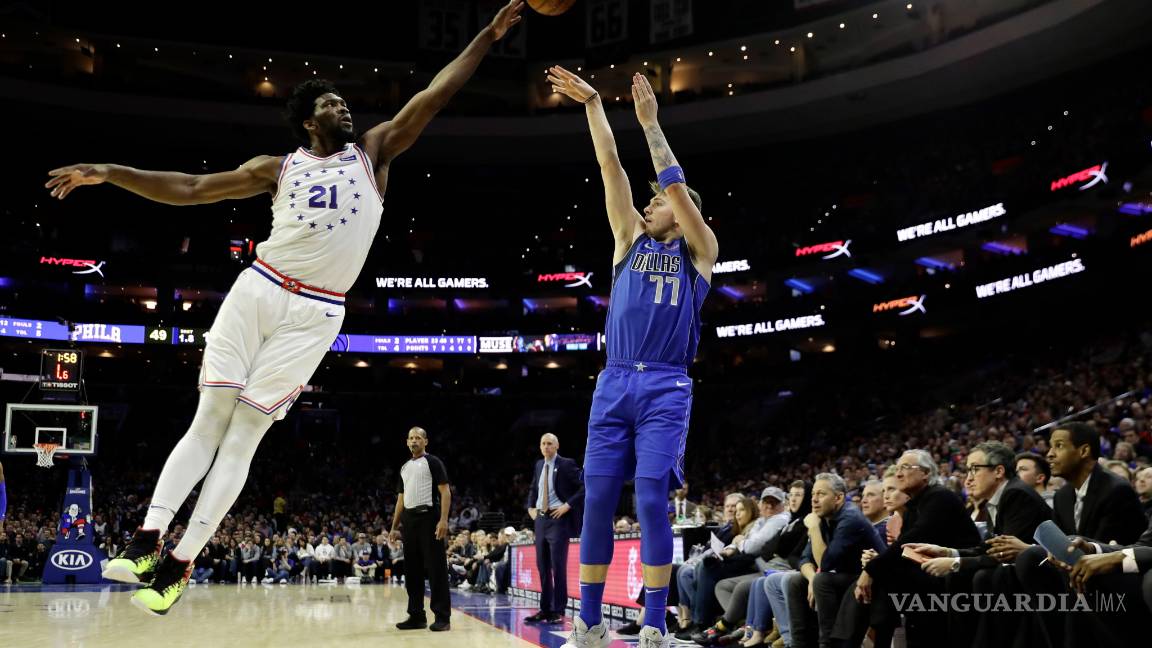 $!Embiid y Simmons hacen la dupla perfecta para darle la victoria a los 76ers