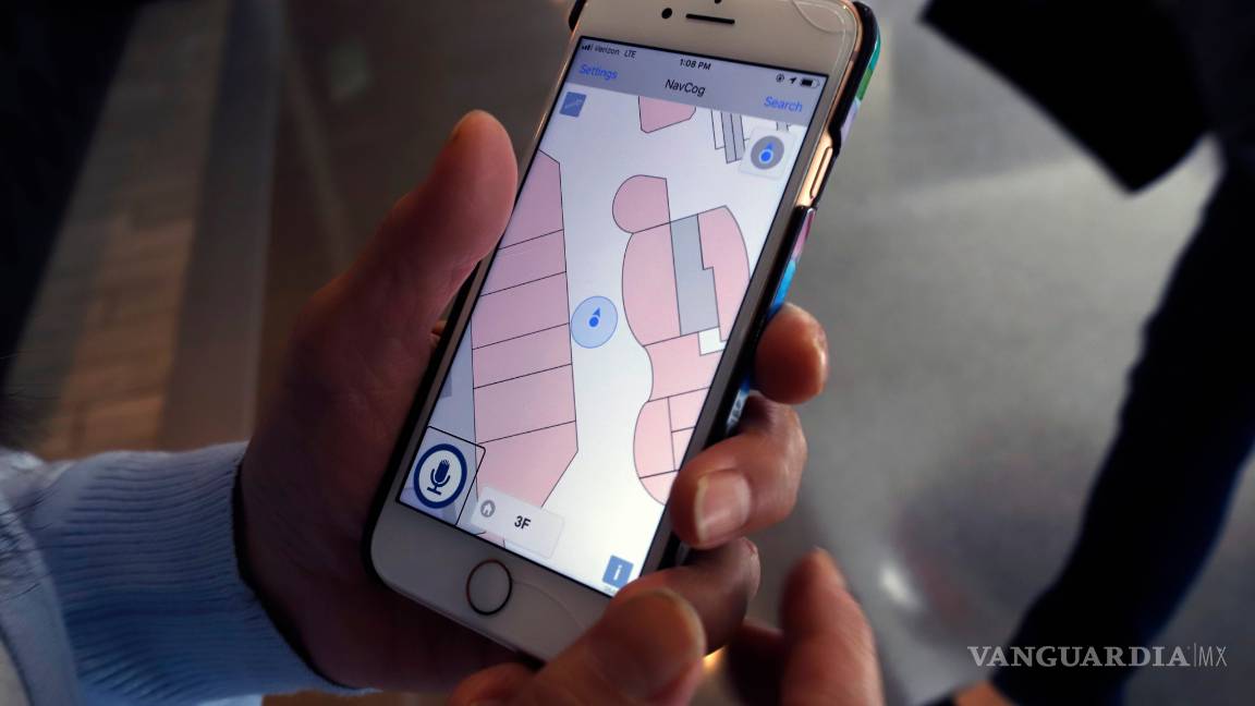$!NavCog, una app para asistir a invidentes en los aeropuertos