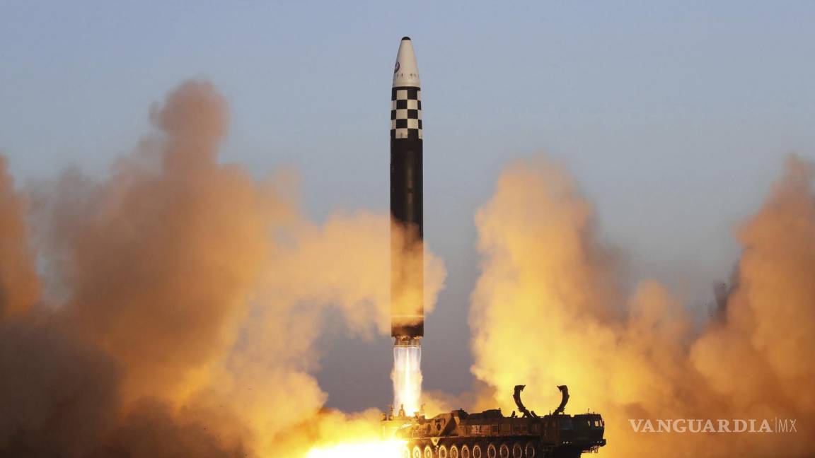 Lanza Corea del Norte misil balístico hacia el mar