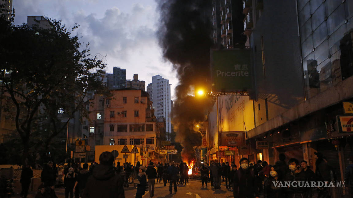 Enfrentamientos en Hong Kong durante celebración del año nuevo lunar
