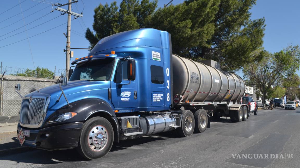 Decomisan tráiler con 3 mil 500 litros de gasolina en la carretera Saltillo-Zacatecas