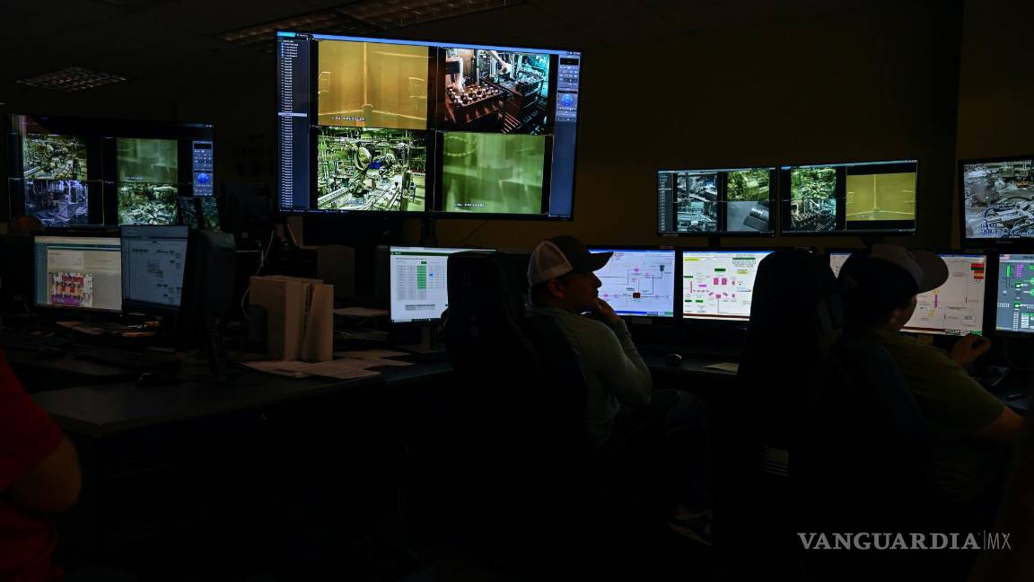 $!Las armas químicas se examinan en el Blue Grass Army Depot en Richmond, Kentucky.