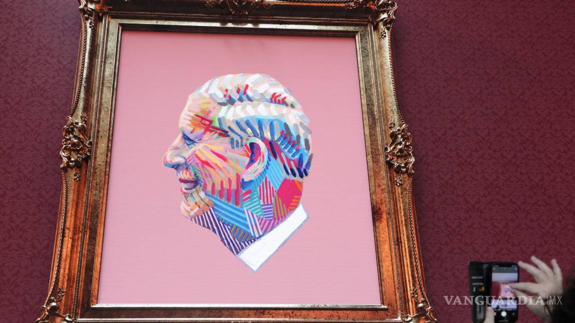 $!Retrato digital gigante del rey Carlos III de Gran Bretaña con cientos de miles de retratos individuales del rey dibujados por personas de todo el Reino Unido.