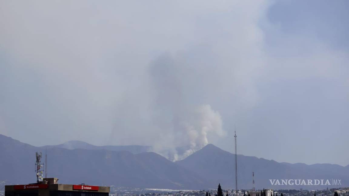 $!Vista de humareda al sur de Saltillo.