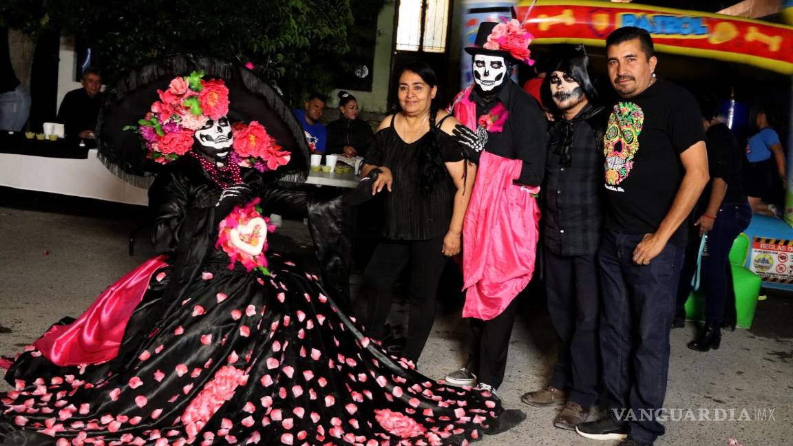 $!Gloria Ganem y José Malacara recibieron a los creyentes para festejar a su “Blanquita”.