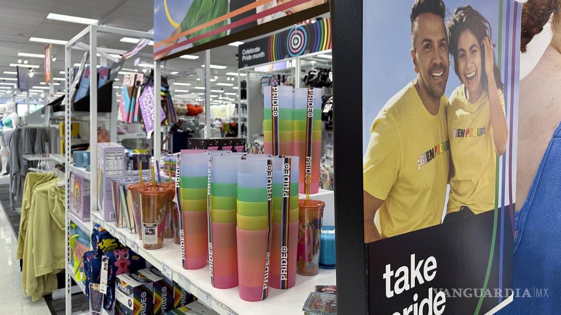Target reducirá el número de tiendas en las que se vende mercancía del Orgullo LGBTQ tras recibir críticas