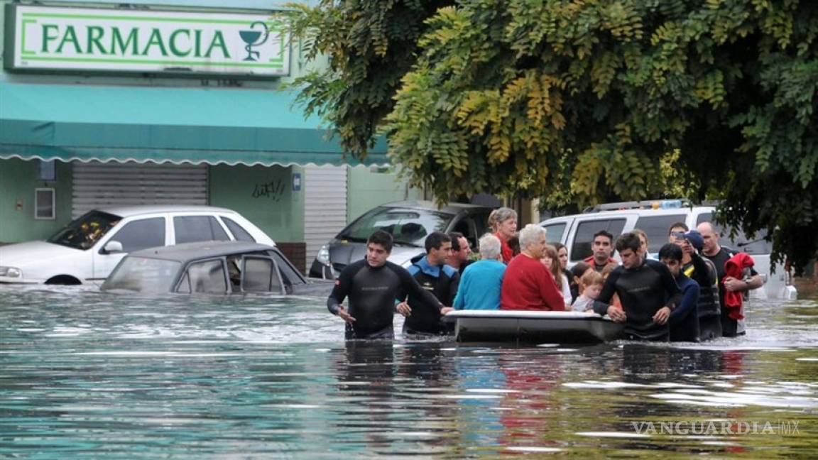 Un muerto y 30 desalojados tras intensas lluvias en Argentina