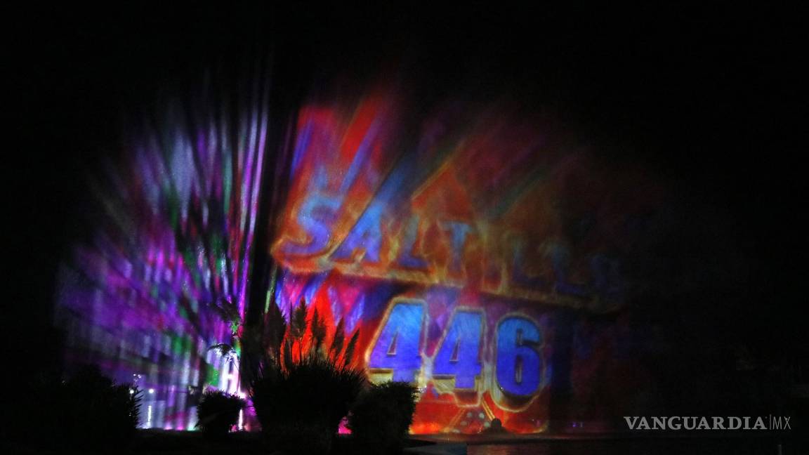 $!Las fuentes danzarinas dejaron maravillados a niños y adultos en el lago República de la Alameda Zaragoza.